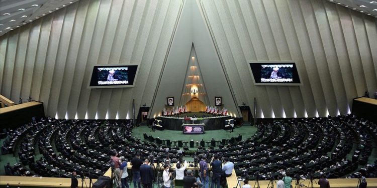 İran’da Siyaset: İlahi Otoriteden Fakihin Otoritesine