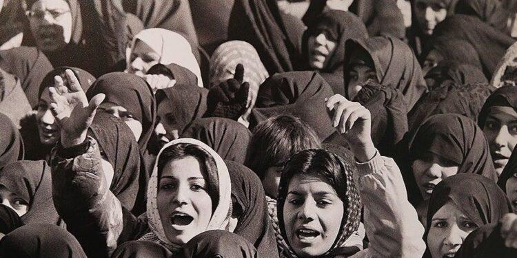 İslami Feministler İran’daki Başörtü Zorunluluğuna Nasıl Bakıyor?