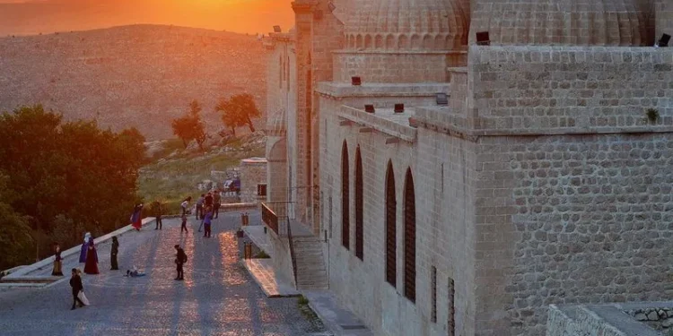 Medrese Neden Üniversite Değildir?